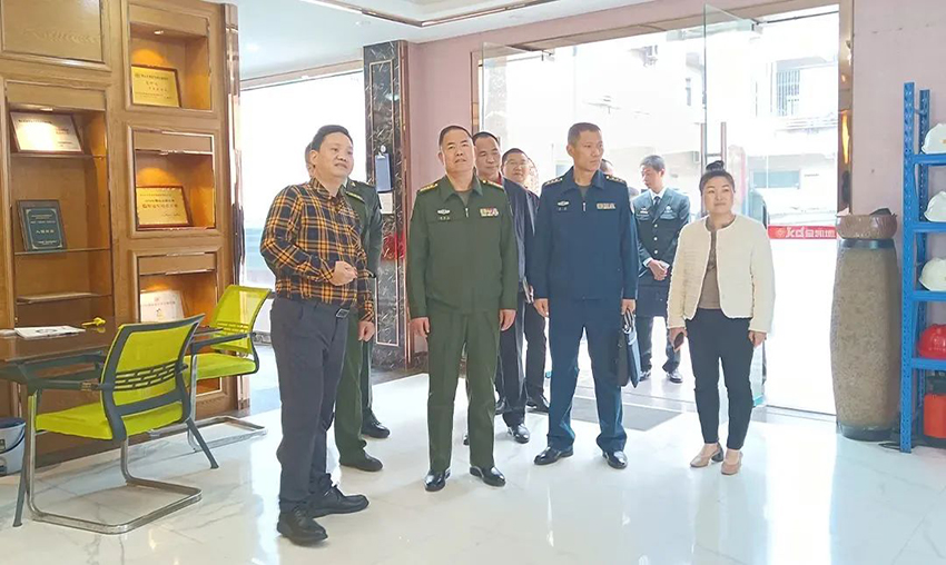 佛山军分区政委、禅城区委常委领导一行莅临麻豆一区二区视频调研指导工作